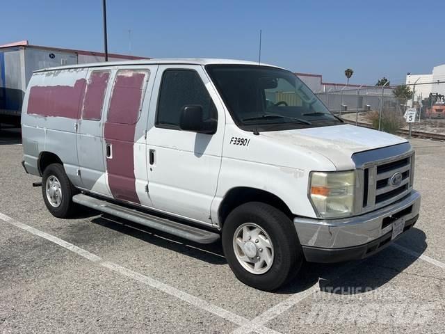 Ford E-250 Dodávky