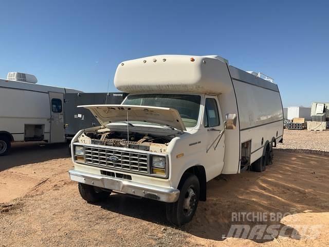 Ford E-350 Dodávky
