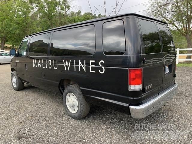 Ford E-350 Automobily