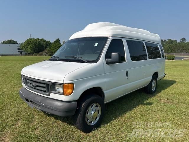 Ford E-350 Automobily