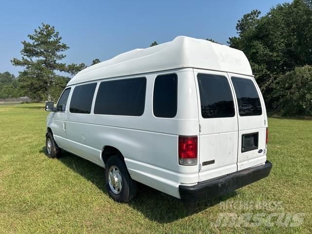 Ford E-350 Automobily