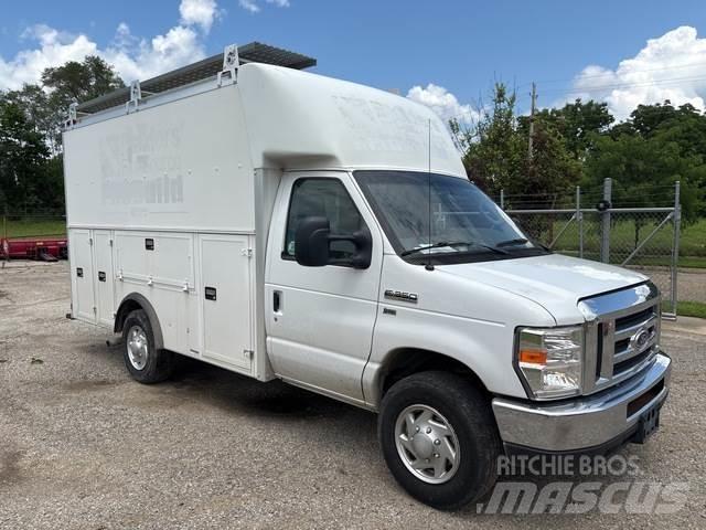 Ford E-350 Dodávky