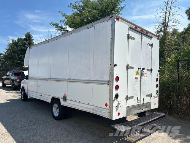 Ford E-350 Dodávky
