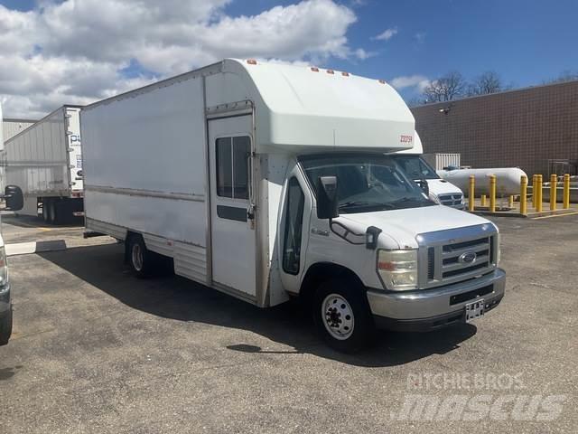 Ford E-350 Skriňová nadstavba