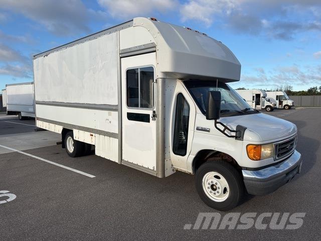 Ford E-350 Skriňová nadstavba