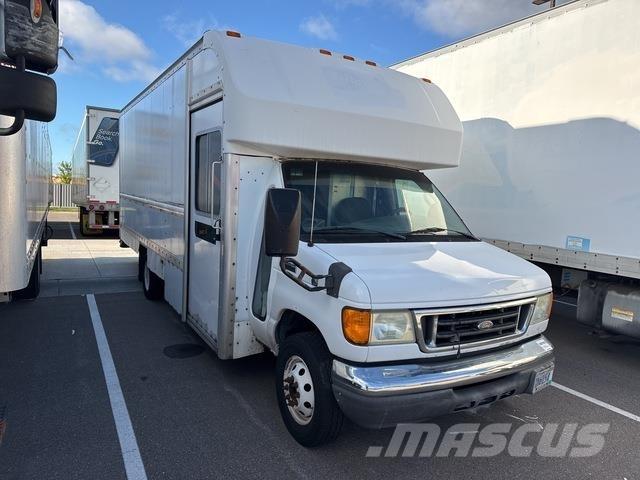 Ford E-350 Skriňová nadstavba