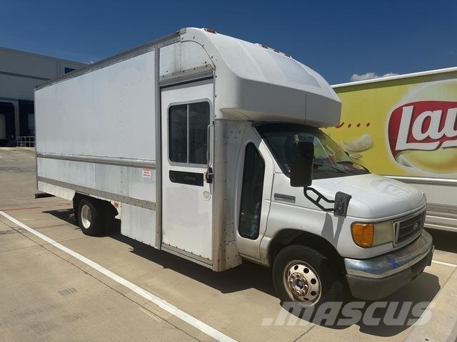 Ford E-350 Skriňová nadstavba