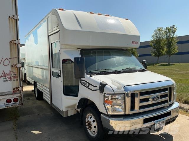 Ford E-350 Skriňová nadstavba