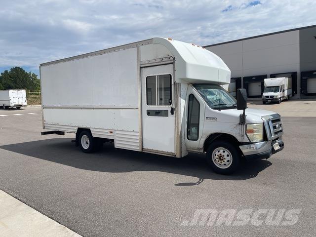 Ford E-350 Skriňová nadstavba