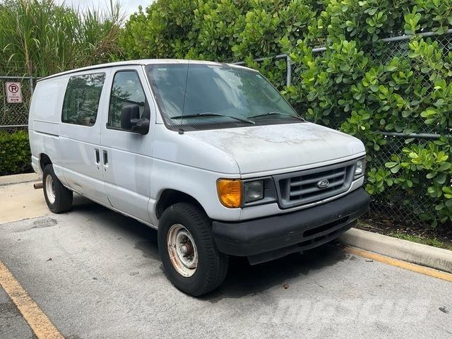 Ford E-350 Dodávky