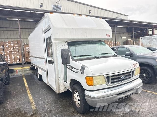 Ford E-350 Skriňová nadstavba