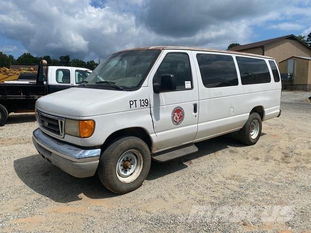 Ford E-350 Automobily