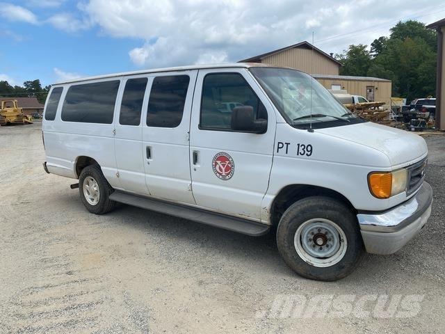 Ford E-350 Automobily