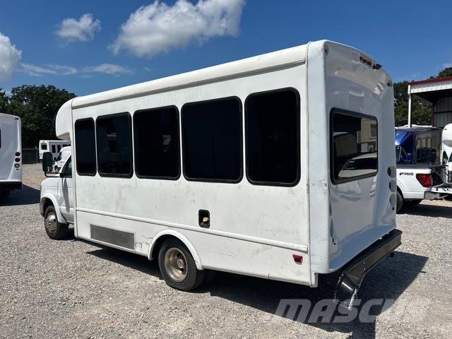 Ford E-350 Minibusy