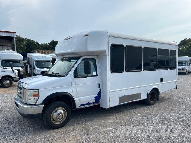 Ford E-350 Minibusy