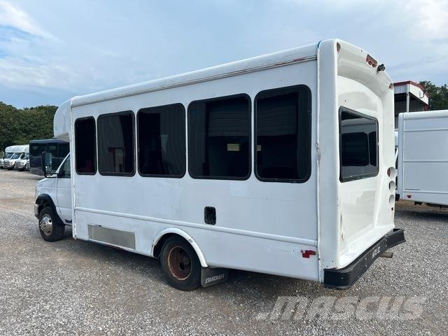 Ford E-350 Minibusy