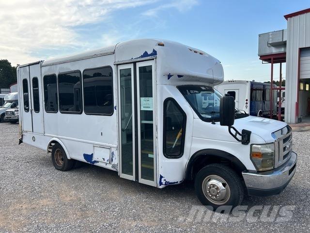 Ford E-350 Minibusy