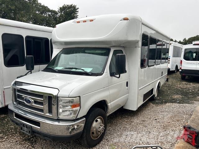 Ford E-350 Minibusy