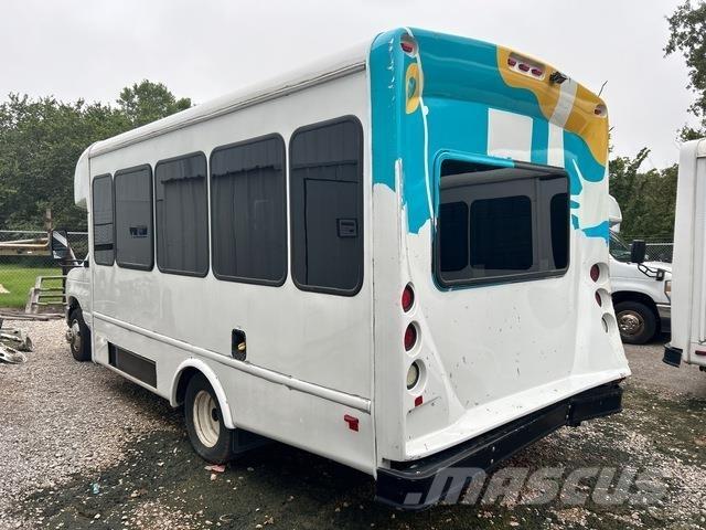Ford E-350 Minibusy