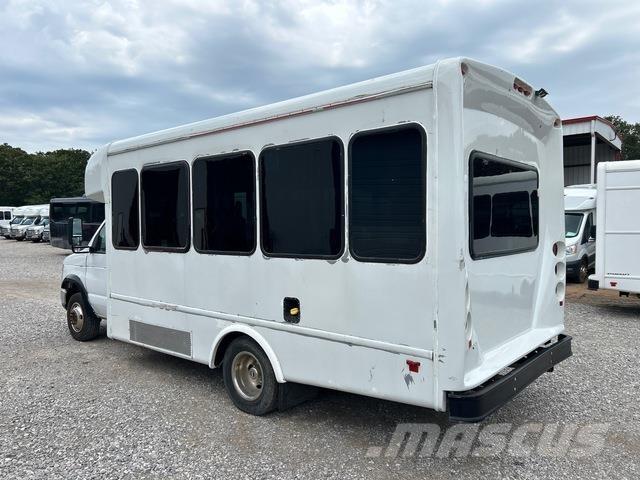 Ford E-350 Minibusy