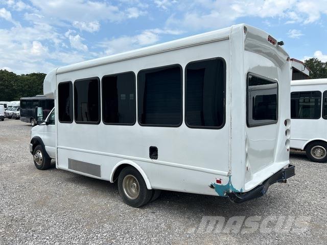 Ford E-350 Minibusy