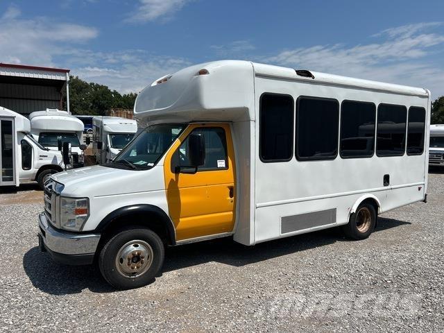 Ford E-350 Minibusy