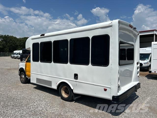 Ford E-350 Minibusy