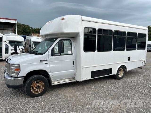 Ford E-350 Minibusy