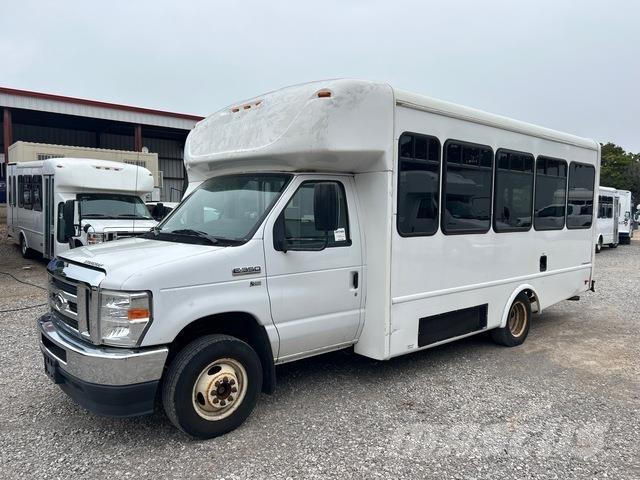 Ford E-350 Minibusy