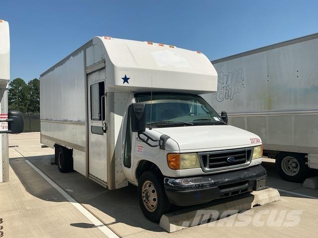 Ford E-350 Skriňová nadstavba