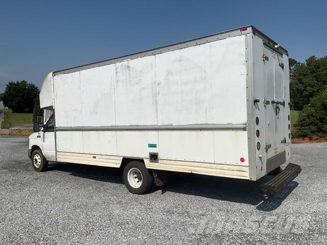 Ford E-350 Skriňová nadstavba
