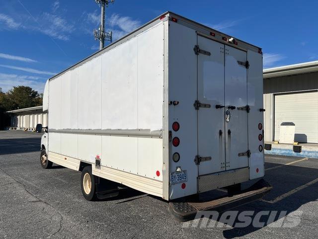 Ford E-350 Skriňová nadstavba