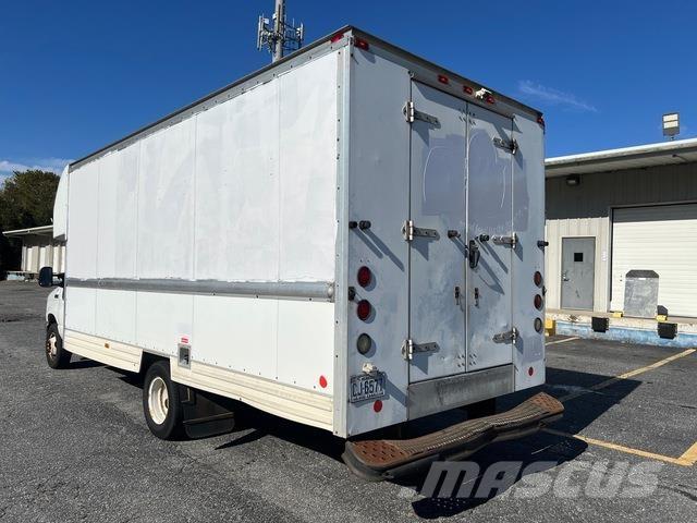 Ford E-350 Skriňová nadstavba