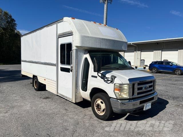 Ford E-350 Skriňová nadstavba