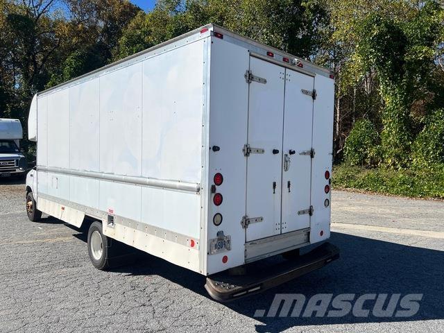 Ford E-350 Skriňová nadstavba