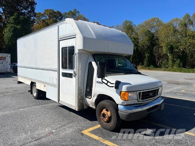 Ford E-350 Skriňová nadstavba