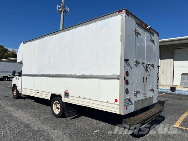 Ford E-350 Skriňová nadstavba