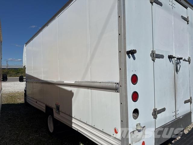 Ford E-350 Skriňová nadstavba