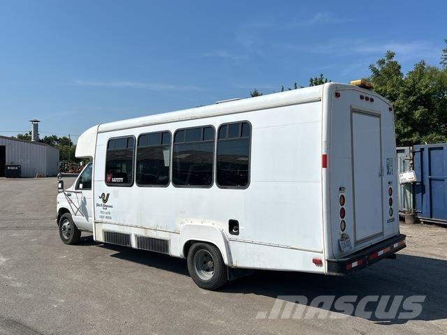 Ford E-450 Minibusy