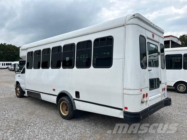 Ford E-450 Minibusy