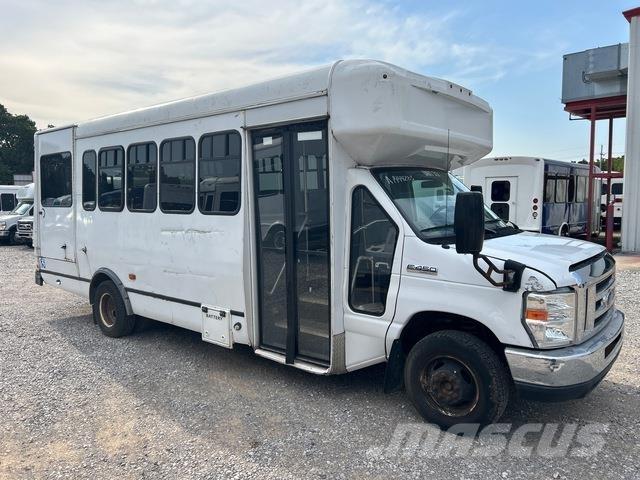 Ford E-450 Minibusy