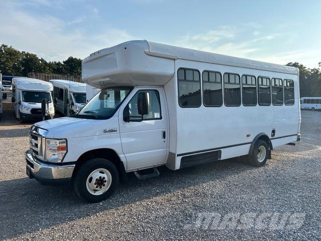 Ford E-450 Minibusy