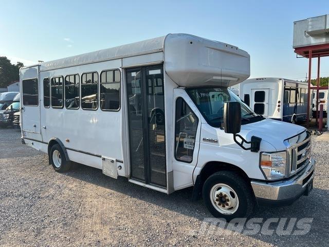 Ford E-450 Minibusy