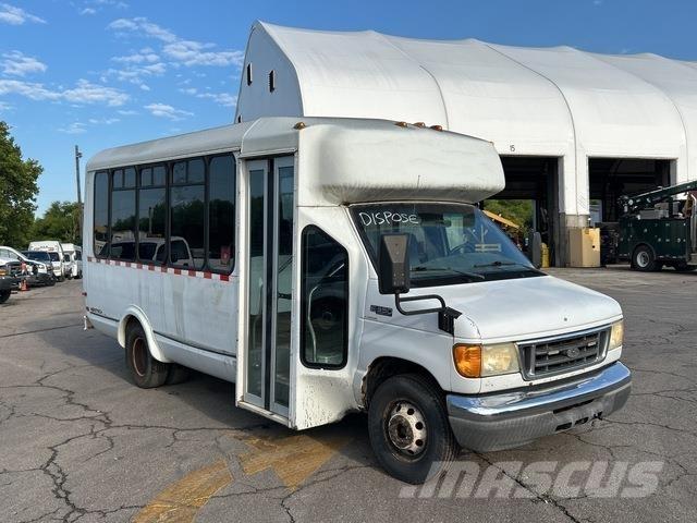 Ford E350 Minibusy