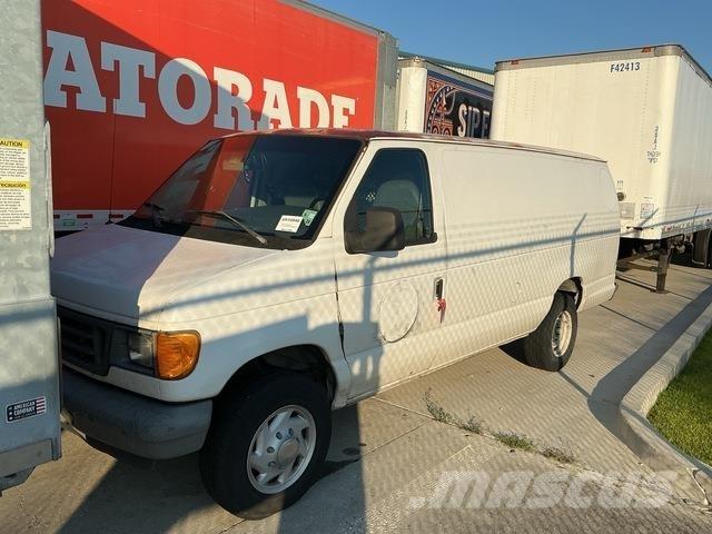 Ford E350 Skriňová nadstavba