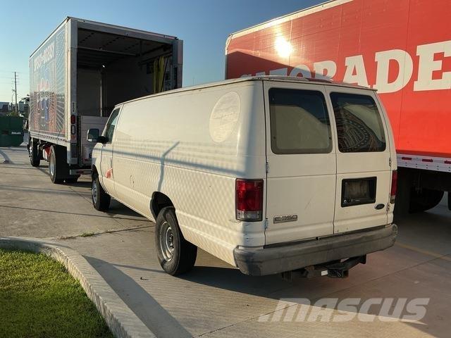Ford E350 Skriňová nadstavba