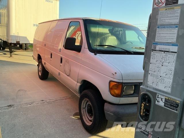 Ford E350 Skriňová nadstavba