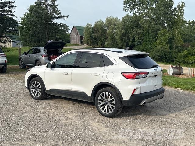 Ford Escape Automobily