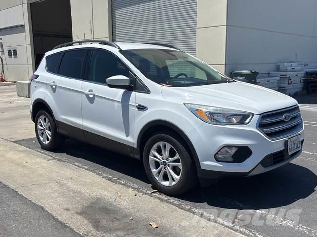 Ford Escape Automobily