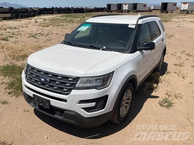 Ford Explorer Automobily